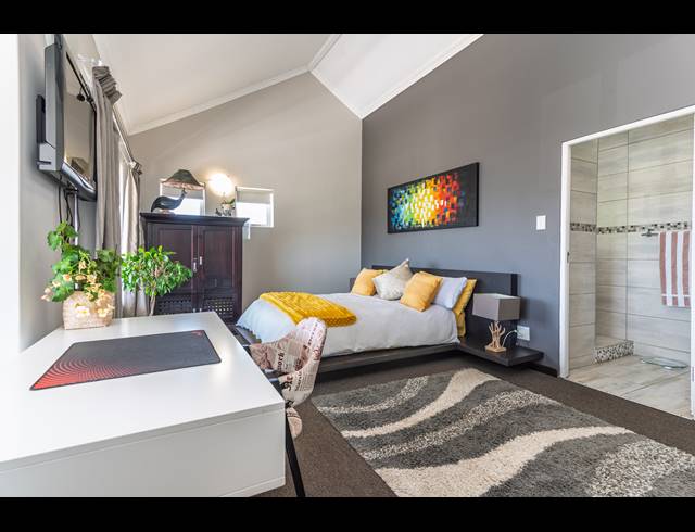 4 BEDROOM FREEHOLD FOR SALE IN BLUEWATER ESTATE